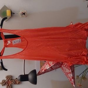 Long coral red striped racer back tee with cute pockets